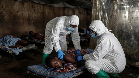 Ebola v Kongu zabíja tisíce ľudí, WHO varuje pred rekordnou epidémiou